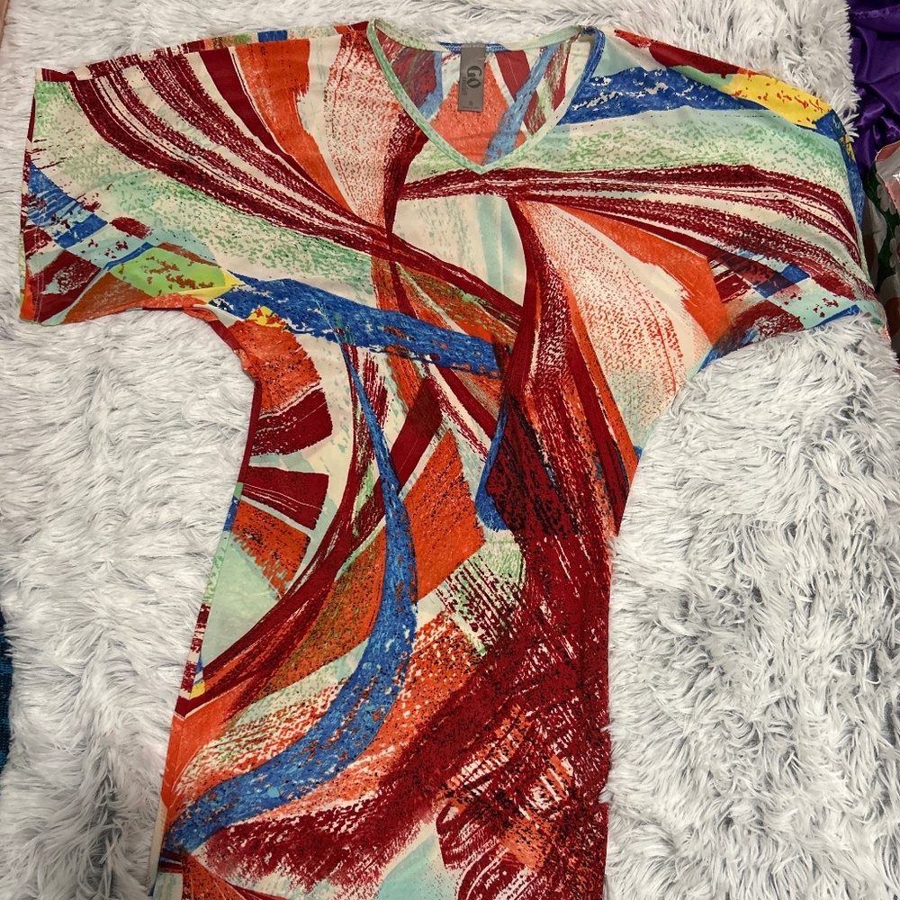 Vibrant colorful dress with a slim fit by Go Couture
